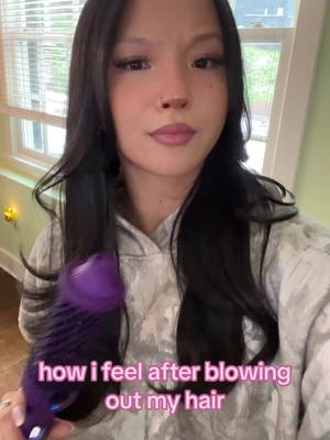 A post by @heyitsmollz1 on TikTok caption: #obsessed #blowout #hair #foryoupage 