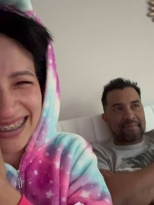 A post by @marlene28gt on TikTok caption: Jajajajajajajajajajjajajajajajajajajajjajaa #humor #mejorimposible 🤣🤣🤣🤣🤣🤣 #viral #esposos #parejas 