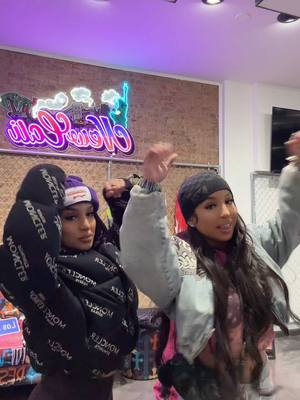 A post by @siangietwins2 on TikTok caption: @PHILLY!DAGURRT @KkingCee lil folks 🔥🔥