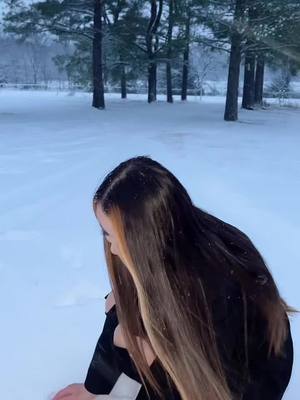 A post by @lovelyying0 on TikTok caption: 🥶🤭🤭 #snow #lovely 