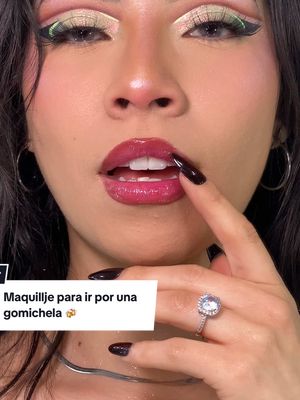 A post by @limondd on TikTok caption: Respuesta a @HATI Von Schweetz🍬✨️🍭✨️ Productos utilizados 💗🫶🏻 Delineador neón @JGLashes✨  Código-20% Limondd  Base @RenovaMx tono: beige claro  Pestañas @True Lashes Mx  Contorno @milkmakeup  Rubor @Pink Up Cosmetics tono: blushing  Código -10% Limondd  Sombras dúo cromáticas @AndresLugoMUA x @DESDE UN CLIC | DONEC ®️  Paleta cosmos @Anastasia Beverly Hills  Iluminador @Beauty Creations México colección Bratz  Lip gloss tono: mora azul, delineador tono: rosal @Bissú  Delineador negro @Maybelline NY tattoo liner  Polvo traslúcido @Ateneabeautymx   Gel cejas @EVIE  Corrector @Too Faced  tono: pecan . . #makeup #makeupideas #makeupartist #makeuptutorial #makeupaddict #Eyeliner #eyeshadow #limondd #tutorial 