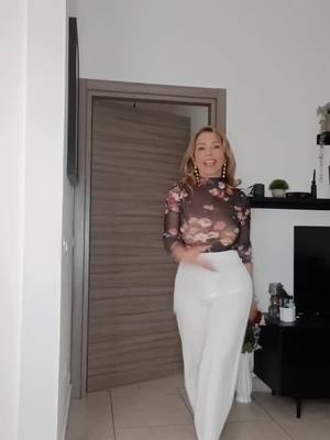 A post by @beamoreira695 on TikTok caption: #vivetuvidaalmaximo🥰🥰🥰🥰🥰💞😅💋💋 #cinquentonaaguerrite💕💕 #yosoyfeliz😘 #quando me dicen vieja🙂‍↕️🙂‍↕️🙂‍↕️#