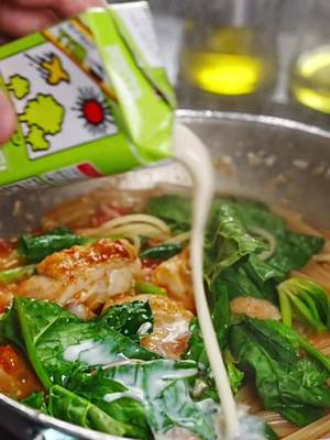 A post by @johjiro on TikTok caption: お正月に暴飲暴食した人のための美味しい栄養飯【鶏トマ豆乳パスタ】の作り方👨‍🍳#料理 #tiktok料理 #tiktokcooks #tiktokfood #tiktokレシピ #料理動画 #簡単レシピ #おうちごはん #ヘルシーレシピ 