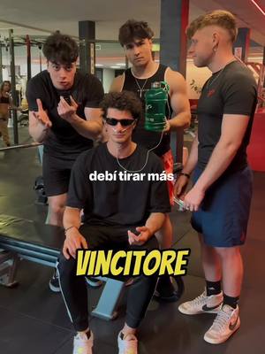 A post by @nacciflex on TikTok caption: Dove tutti piangono:  #gytmok #gym #perte 