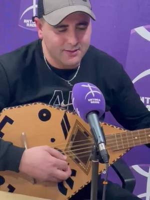 A post by @berberetelevision on TikTok caption: L’artiste Mouloud Rami sur ANTINEA Radio. Il sera accompagné de Massa Bouchafa et Samir Sadaoui en concert pour le Nouvel An berbère - Yennayer 2975. Dimanche 12 janvier 2025 à 15h 📍 Salle Espace Lumière 6, avenue de Lattre de Tassigny, Épinay-sur-Seine. #berberetelevision #amazigh #antinearadio #musique #culture #yennayer