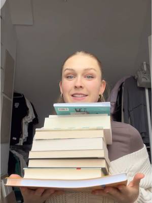 A post by @theresakirchner on TikTok caption: ✨Meine 9 Bücher für 2025✨ Habt ihr schon eins davon gelesen oder habt es vor? 🥰 Alle Socials: theresakirchner