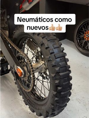 A post by @erickmotard on TikTok caption: Truco para hidratar las gomas de tu moto✊🏼✊🏼 #motos #motocross #enduro #pneumaticos #erickmotard 