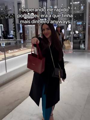 A post by @alineborgexx on TikTok caption: Só uma sacolinha que compra seu carro vida