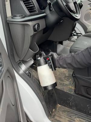 A post by @bubbleauto81 on TikTok caption: Restitution d’un véhicule utilitaire 🧞‍♂️, mais avant, un gros nettoyage de la cabine. #CleanTok #clean #nettoyage #satisfying #cardetailing 