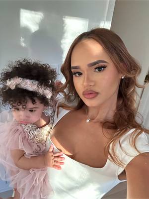 A post by @aderfiburgos on TikTok caption: Mi paciencia no fue preparada para eso 💗👑 ##babygirl##babybirthday##babyshoot##detrasdecamaras##fyp##paratiiiiiiiiiiiiiiiiiiiiiiiiiiiiiii