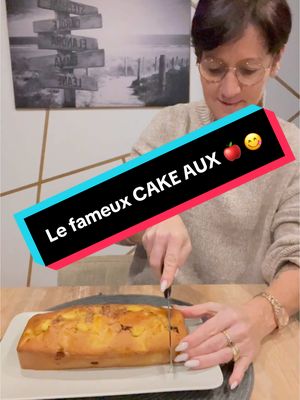 A post by @mamoutch_marts on TikTok caption: La recette du cake aux pommes,  pour la gourmandise j’ai rajouté des pépites de chocolat au caramel 😋##recette##cake ##pommes##gourmandise