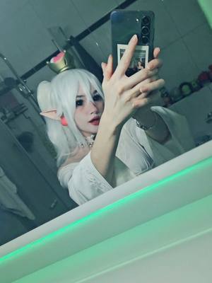 A post by @trafalgar_ele on TikTok caption: I'm too small for the shitty mirror! But I don't have a better one 🥲 #boosette #supermario #c0splay 