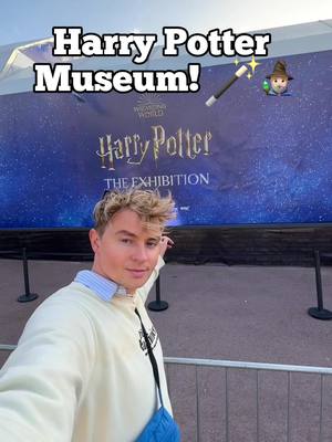 A post by @jonasmoll95 on TikTok caption: Die Harry Potter Exhibition ist wirklich ein Besuch wert! 😊 in 2025 ist sie in Europa in Madrid und Krakau - außerdem noch in Macau, Sao Paulo und Boston. #harrypotter #museum #ausstellung 