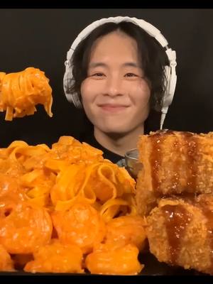 A post by @waswurdestdueher_0 on TikTok caption: #soasmr #spaghetti #crunchy #mukbang #asmr #favoritemukbanger 