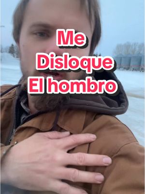 A post by @freddy_wiebe on TikTok caption: Cosas peligrosas que pueden suceder durante el invierno en Canadá (Me disloque el hombro) @AgroMenon  ##freddywiebe#bolivianoencanada#hielo#hombrodislocado#peligrosdelhielo#inviernoencanada