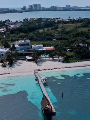 A post by @rafa_villegass1 on TikTok caption: Sábado tranqui 🌴 #cancun #dji #dji4minipro  DJI 4 mini Pro 