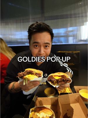 A post by @vietshao on TikTok caption: Auf jeden Fall den Hype wert ☝🏼️  📍 Goldies, Stuttgart #smashburger #stuttgart #neueröffnung #burger #restaurant 