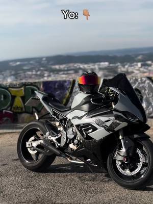 A post by @juan_s1krr on TikTok caption: 🤌🏽 ———————————— #fypシ゚ #inspiration #motorcycle #bikelife #Motorsport #bmws1000rr #bmw #s1000rr #contenido #pasionporlasmotos #pasionporlasmotos #🔥 #arte 