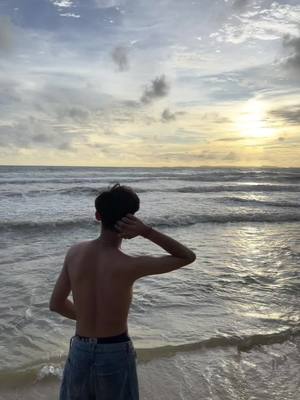 A post by @rothh45 on TikTok caption: 🌊#foryou #xybca 