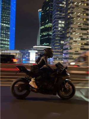 A post by @nesstte on TikTok caption: inst - nesstte 🦇 #motorcycle #yamahar1 #bike 