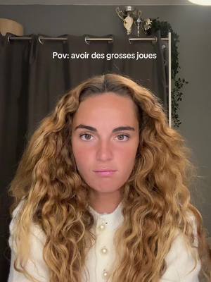 A post by @manon__pasquier on TikTok caption: Qui a les joues extensibles comme ça la ? 😂