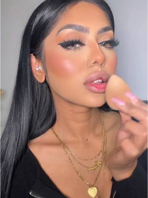 A post by @noorbeautyofficial on TikTok caption: THE only LIPLINERS lip combo 👄 @REFY lip sculpt - chestnut brown  @Charlotte Tilbury lip cheat liner - hot gossip  @charlottetilbury lip cheat liner - icon baby