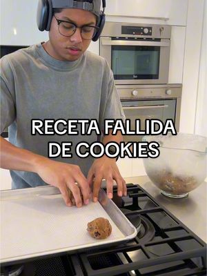 A post by @chefmedina.rc on TikTok caption: RECETA FALLIDA 🫤 de chocolate cookies 🍪🍪🍪 #chefmedina #chefpersonal #vlogs #recipes #cookies #recetafallida 