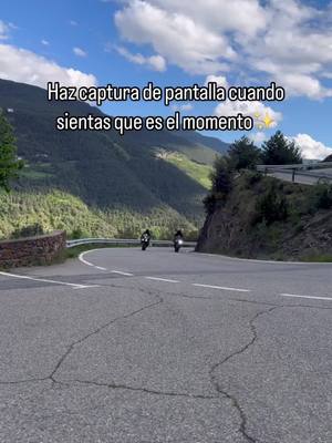 A post by @rio_s1k on TikTok caption: Haz captura o pausa el video😌  _ _ _ _ _ _ #bmws1000rr #parati 