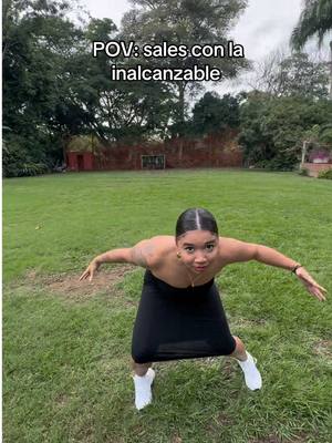 A post by @tashh022 on TikTok caption: Todos tenemos a una amiga así 
