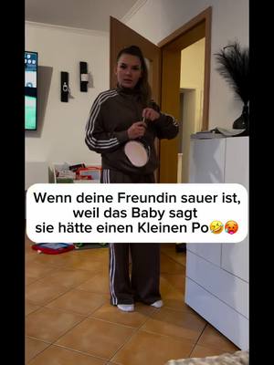 A post by @manja_faiez on TikTok caption: Wie würdet ihr reagieren?🤣🥵#fyp #foryouupage ##typischfrau #typischmann #nomobbing #justtfgorfun#couplecomedy #funnyvideos#fypシ #fypage #fürdich #goviral #viralvideo #viraltiktok#nehmtesmithumor