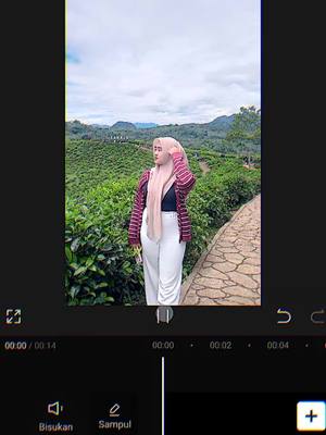 A post by @evvaa296 on TikTok caption: #CapCut ngikut 😜