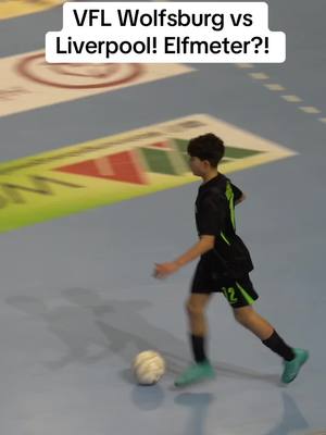 A post by @quallexd001 on TikTok caption: Was sagt ihr zu den beiden Szenen? 😳⚽️  #qualle👑 #fyp #fussball #elfmeter #foulspiel #vflwolfsburg #liverpool #fcliverpool #turnier #nlz #u15 #schiedsrichter #dfb #fussballliebe #hallenturnier #hallenfussball #fussballer 