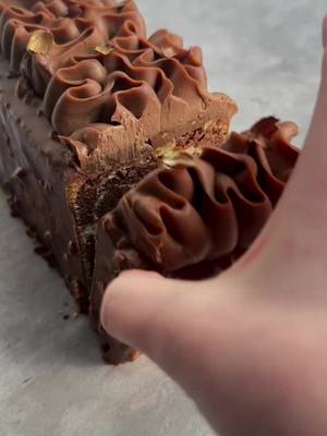 A post by @cook_facile69 on TikTok caption: Cake aux 🍫 #cake #cakedecorating #dessertsoftiktok #recette 