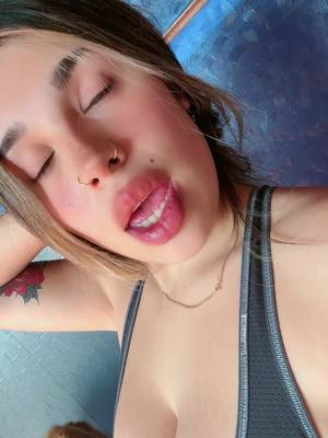 A post by @queenkeren on TikTok caption: #viral