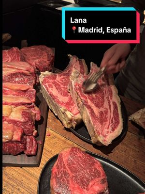 A post by @soyelarturito on TikTok caption: Lana, Madrid, España 🥩🇪🇸Sin duda fue el mejor asador de Madrid, no se si influye mucho el espectacular servicio pero este lugar es toda una experiencia alrededor del asado argentino. Tienen una cava gigante y la selección de carnes es ridícula. Creo que parte del éxito es que los dos dueños están presentes todo el día y que solo dan uno o dos servicios por día, entonces te puedes quedar hasta la hora que quieras, es literal como un asado casero vaselinoso nivel GOD, la neta me turbo mamó este lugar y si algún día regreso a Madrid aquí es al primer lugar que regresaría. #madrid #espana #foodreviews #comida #food #FoodTok #Foodie #restaurante #tortilla #barcelona #sevilla #valencia #sansebastian #spain #marbella #galicia #zaragoza #bilbao #alicante #argentina #buenosaires #asado #rosario #mardeplata #comidaargentina 