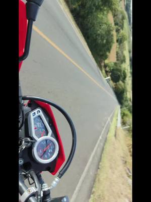 A post by @insano_505 on TikTok caption: #adrenaline #moto #viral 