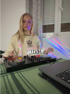 A post by @rachelturner_ on TikTok caption: Your morning cup of afrohouse here in madrid #afrohouse #madrid #housemusic 