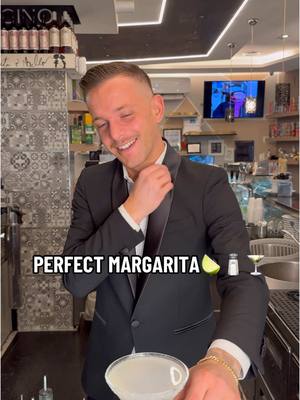 A post by @roccodeangelisrda on TikTok caption: PERFECT MARGARITA✅ Tecnica shake and fine strain; shakerato e filtrato con aiuto di un colino! Bordatura di lime e sale, 2 cl di succo di lime spremuto fresco, 1.5 cl di triple sec e 5 cl di tequila!🇲🇽 Alla vostra 🥂🧂🍋‍🟩