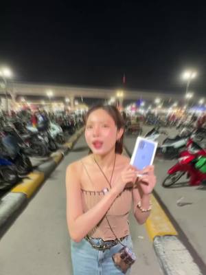 A post by @cardncyn on TikTok caption: โทรศัพท์ใครจอแตก ให้Iphone