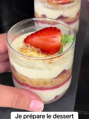 A post by @lesdelicesdeyasmine on TikTok caption: #fyp #fypシ #foryou #pourtoi #CapCut #recetterapide #recettefacile #viral_video #gateaux #dessert #tiramisu #tiramisufraise 