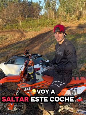 A post by @yagomartinez67 on TikTok caption: El que acierte cuál es el máximo de coches que podré llegar a saltar cuando llegue a mi límite tiene premio 👀🔥 COMÉNTALO ⬇️ #reto #motos #motocross #enduro