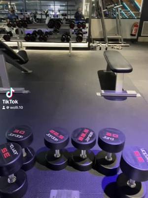 A post by @wolli.10 on TikTok caption: #gym #Lifestyle #healthybhicoolbhi #workhard #GymTok 