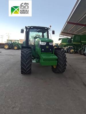 A post by @agricolanoroeste on TikTok caption: #agricolanoroeste #johndeere #tractoresreestreno 