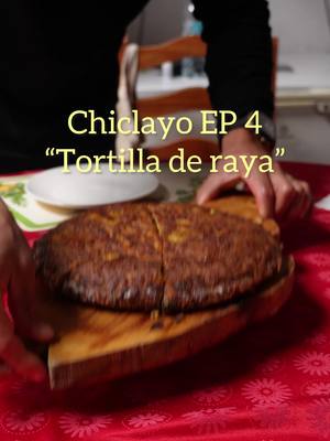 A post by @chefrodrigofernandini on TikTok caption: Tortilla de raya  Hace unos años este plato fue considerado uno de los peores de nuestra gastronomía y buen Chiclayano tenía que demostrarles lo contrario. La señora Charo es una maestra cocinera de mi tierra y en este video nos enseña a preparar la tortilla como tiene que ser ! Si quieren probar este manjar en pimentel vayan a visitar a mi tía.  Buenazo !  #chiclayo #tortilladeraya #stingray #comidachiclayana #rodrigofernandini #buenazo 