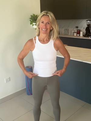 A post by @petragenco on TikTok caption: Let’s start to get rid of that Menopause Belly once and for all!! Firstly, you need to get moving more - so try this beginner 4 move workout that only takes around 6 minutes. Do it every day and make sure you’re not eating way over your daily calorie limit 🔥