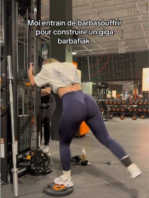 A post by @_lilouvdb on TikTok caption: #fitgirls #gym 