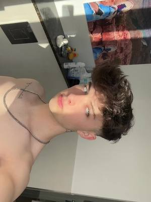 A post by @aaron.rt on TikTok caption: What color eyes do you have ?👀 🦋 #foryou #gay 