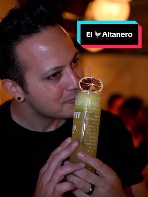 A post by @raulbartender on TikTok caption: 🧐 ¿Cuál es el ORIGEN de la palabra COCKTAIL? 🍹  El gallo ALTANERO  #bar #galloaltanero #bebidas #recetas #cocktails #cocteleria #raulbartender 