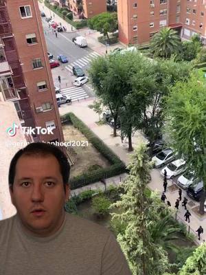 A post by @clubdecaza on TikTok caption: Un jabalí en plena calle de Madrid #clubdecaza #cazador #cazadores 