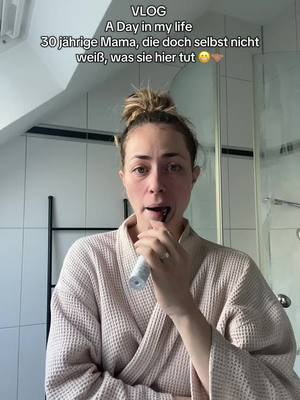 A post by @melimour on TikTok caption: Wenn deine GenZ Schwester was sagt, dann machste das als Millenial 🤝🏽😂 #melithegreekmom #elternmomente #momlife #Vlog #momtok #elternzeit #verlobung #elternbelike #mutter #momsover30 